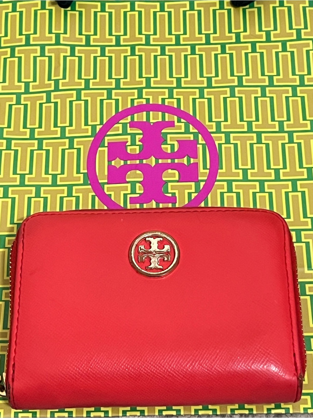 100% Authentic Tory Burch Coral Zip Wallet with Gold Logo Emblem